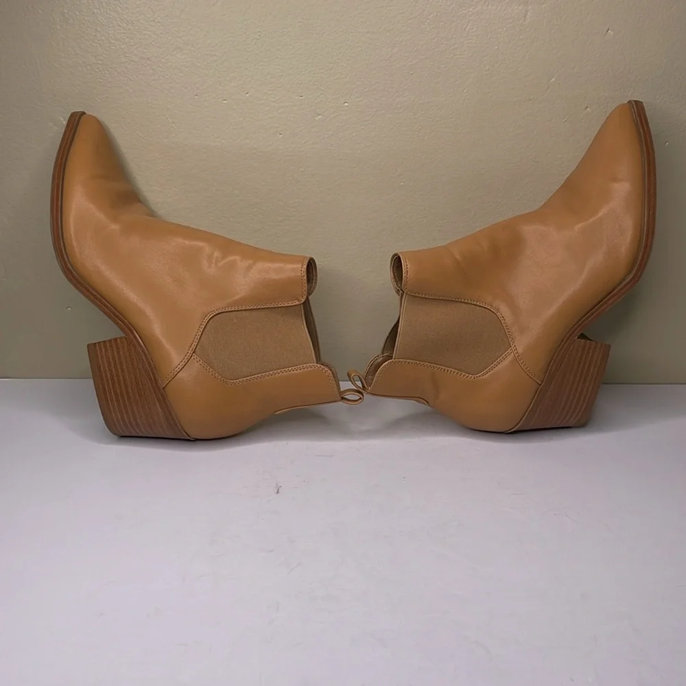 UNIVERSAL THREADS Ankle Boot Camel Vegan Leather Block Heel Western Vibe 9